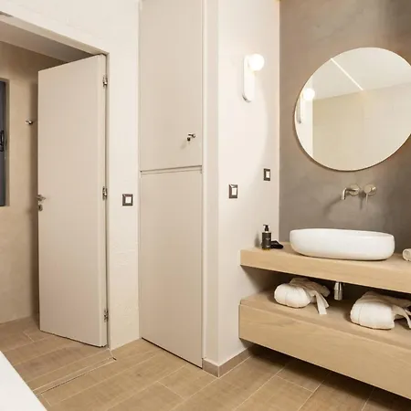 Kira Elegant Nest * 干尼亞