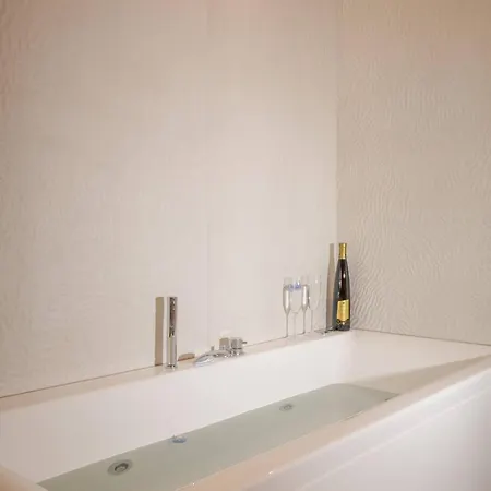 Kira Elegant Nest * 干尼亞